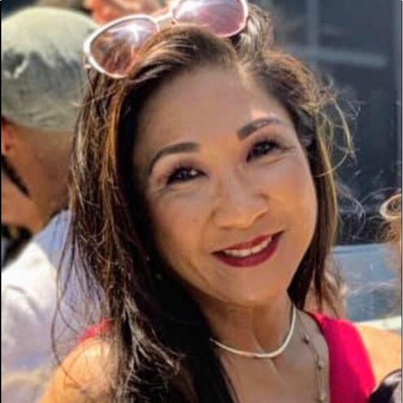 Meet your Posher, Mercedes - Picture 1 of 1